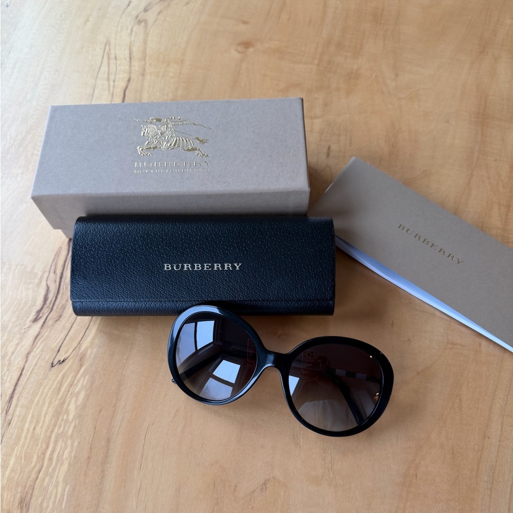 Burberry Elegant Black Round Sunglasses for Women